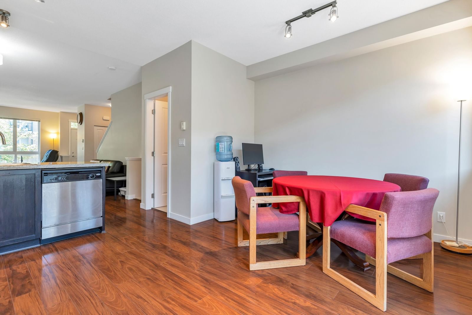 Listing Image 13