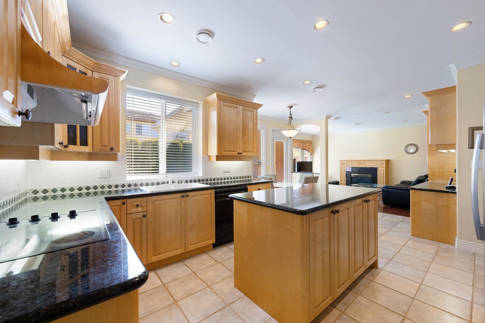 Listing Image 12