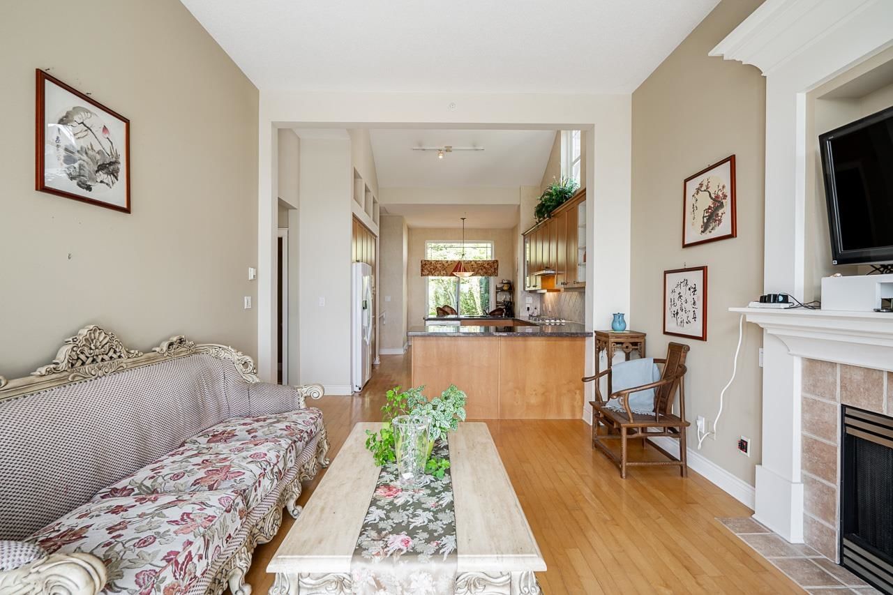 Listing Image 8