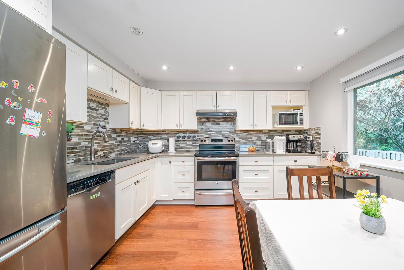 Listing Image 12