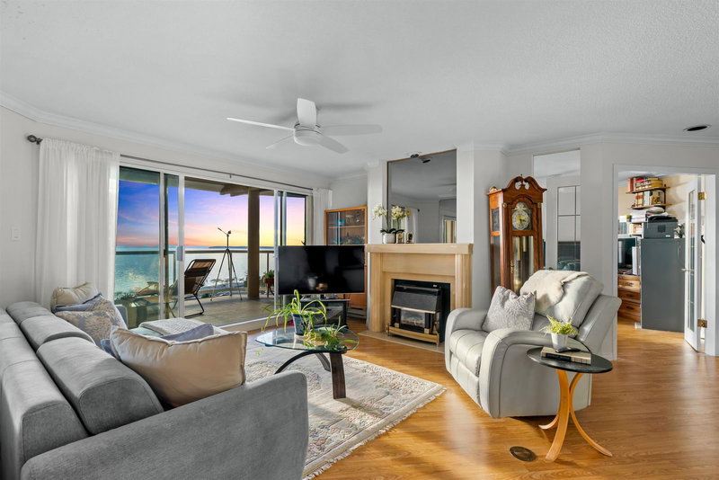 402 - 15025 Victoria Avenue, White Rock, V4B 1G2 | Image 2