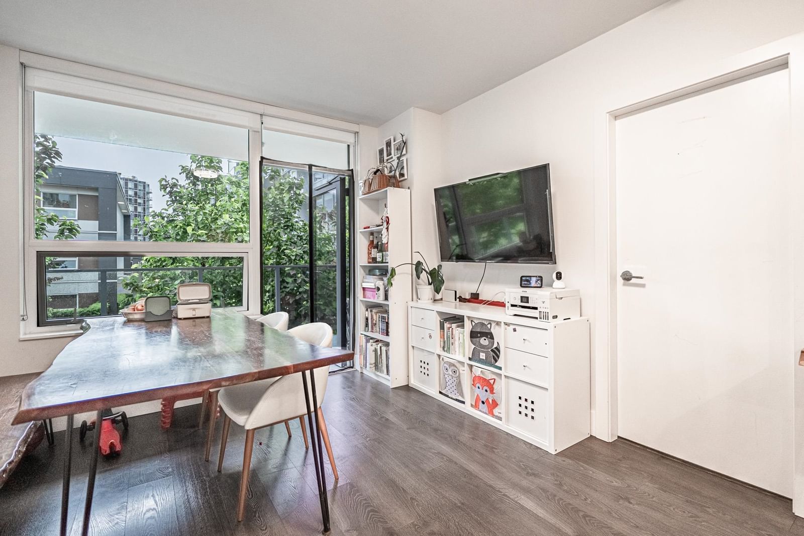 Listing Image 6
