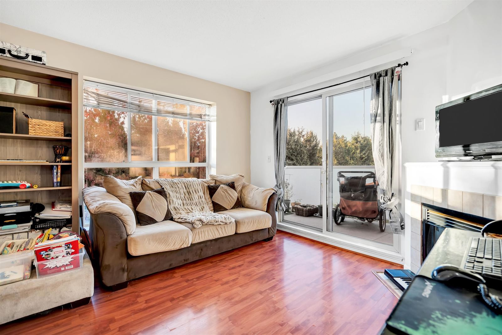Listing Image 4