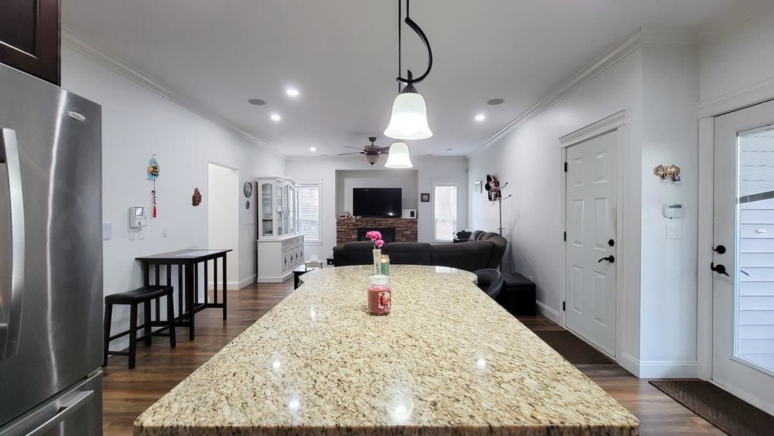 Listing Image 10