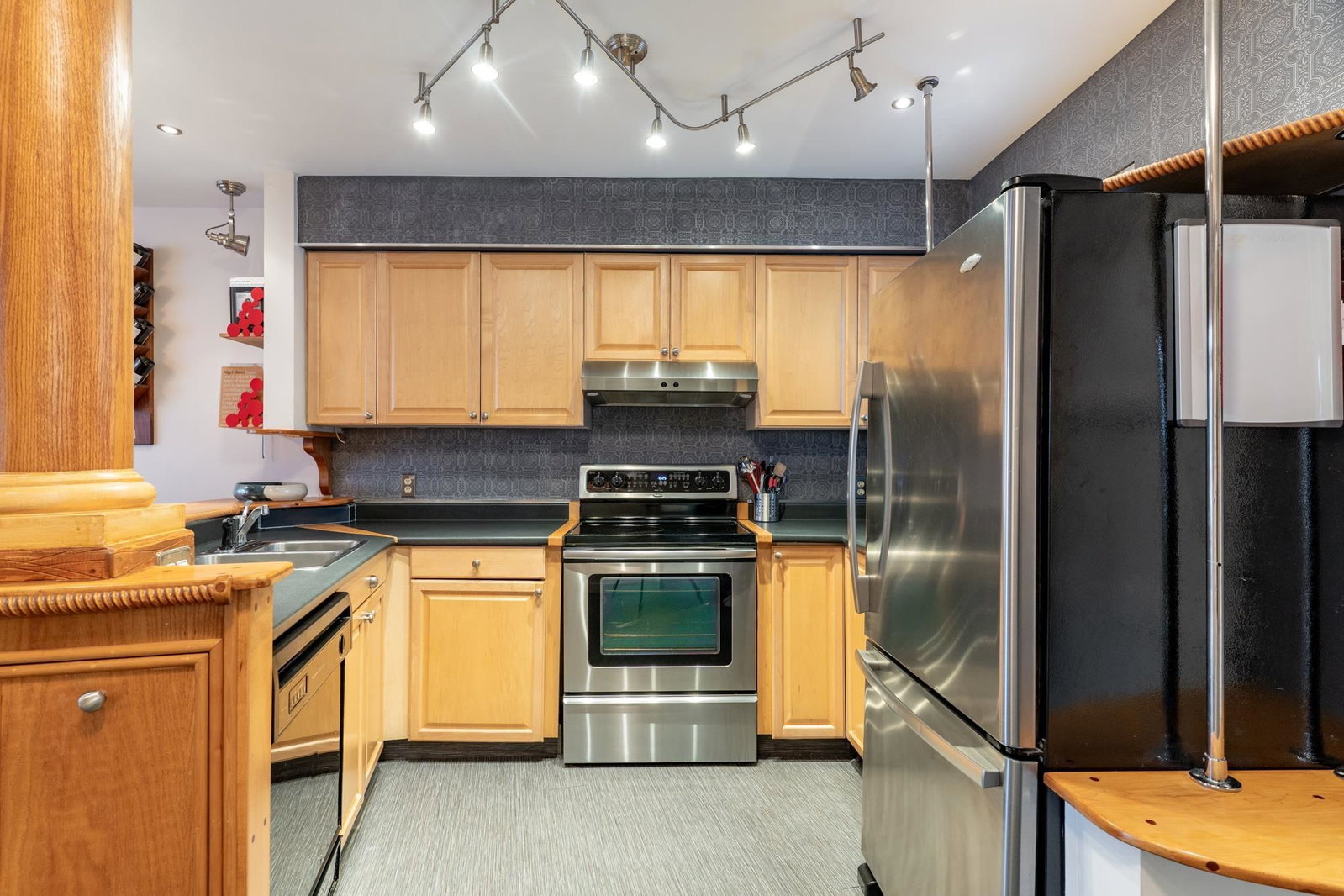 Listing Image 9