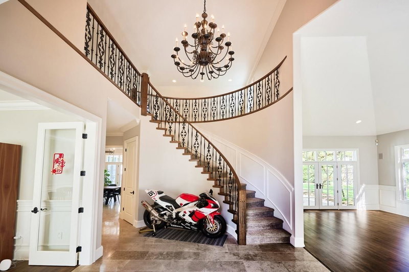 1373 Glenbrook Street, Coquitlam, V3E 3G8 | Image 2