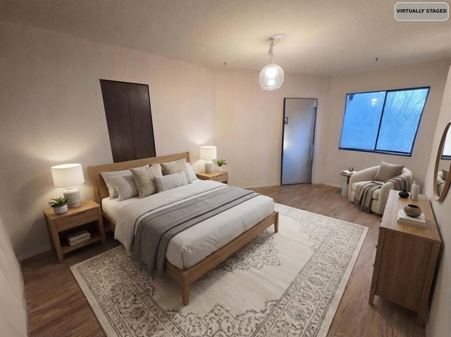 211 Warwick Avenue N