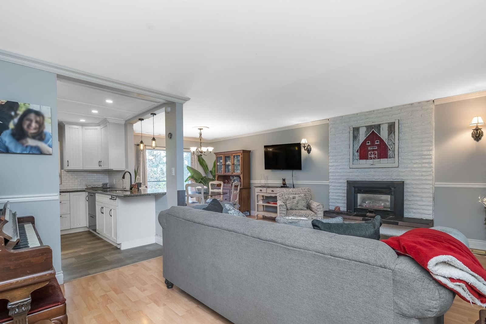 Listing Image 9