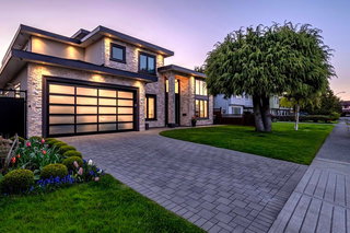 7860 Thormanby Crescent