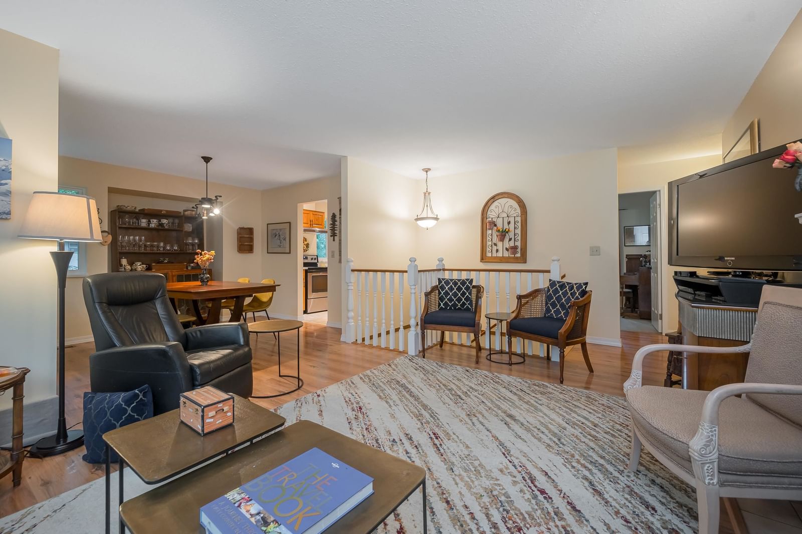 Listing Image 9