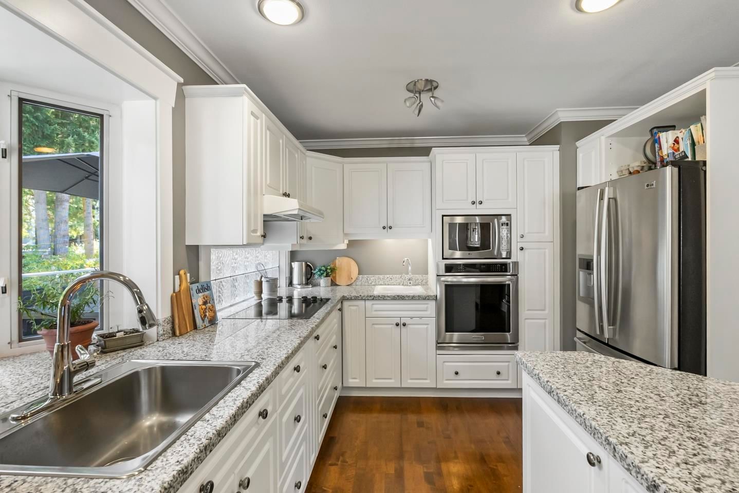Listing Image 11