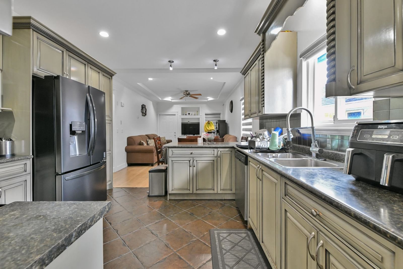 Listing Image 12