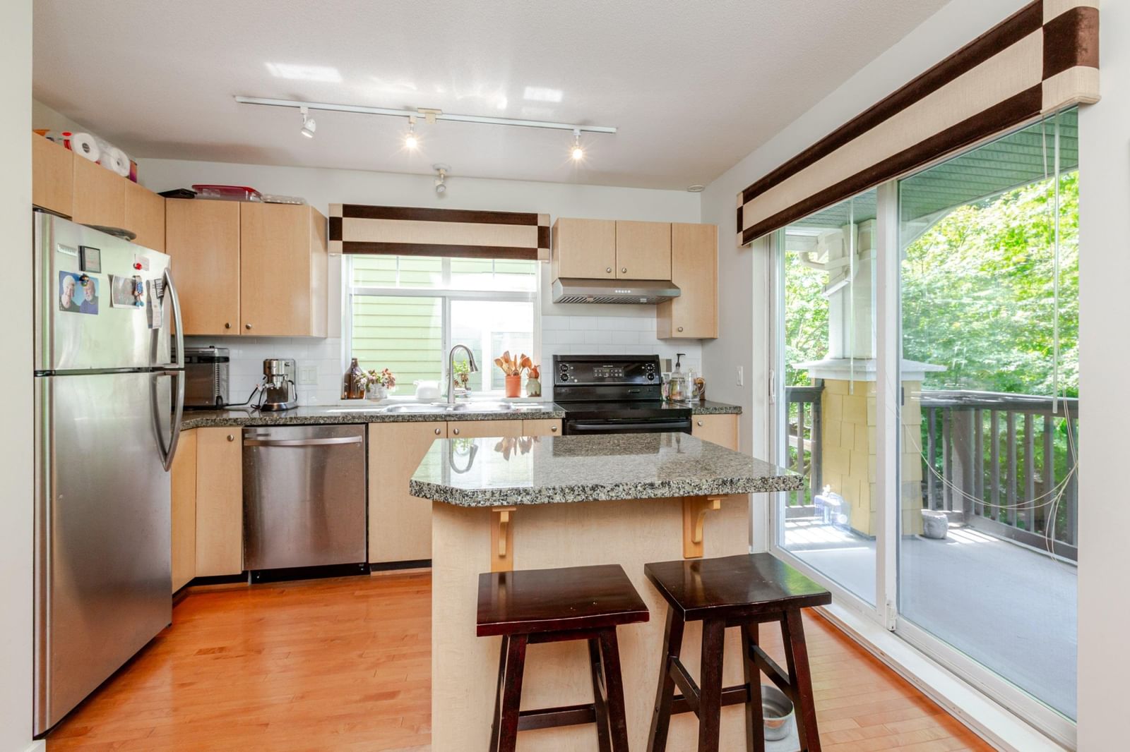 Listing Image 10