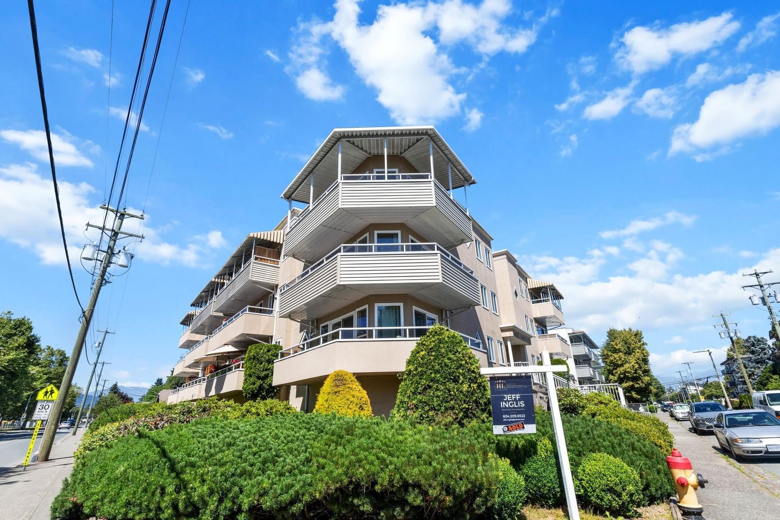 Listing Image 4