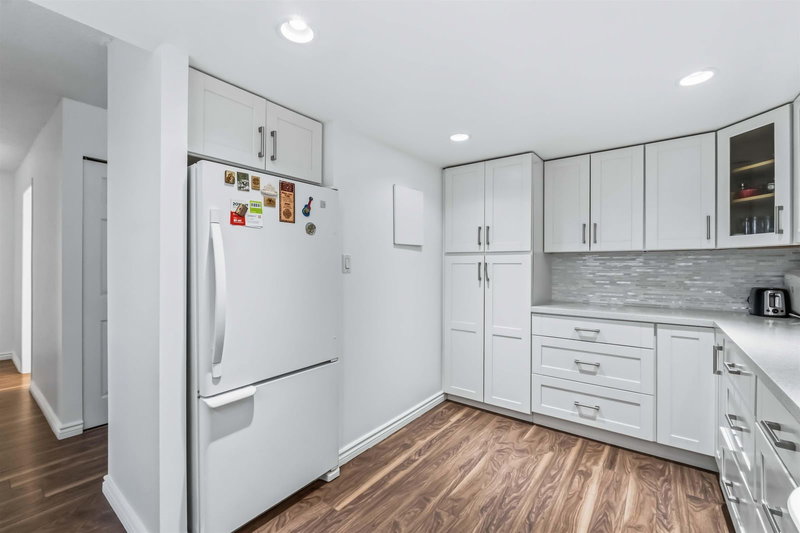 701 - 14881 103a Avenue, Surrey, V3R 0M5 | Image 2