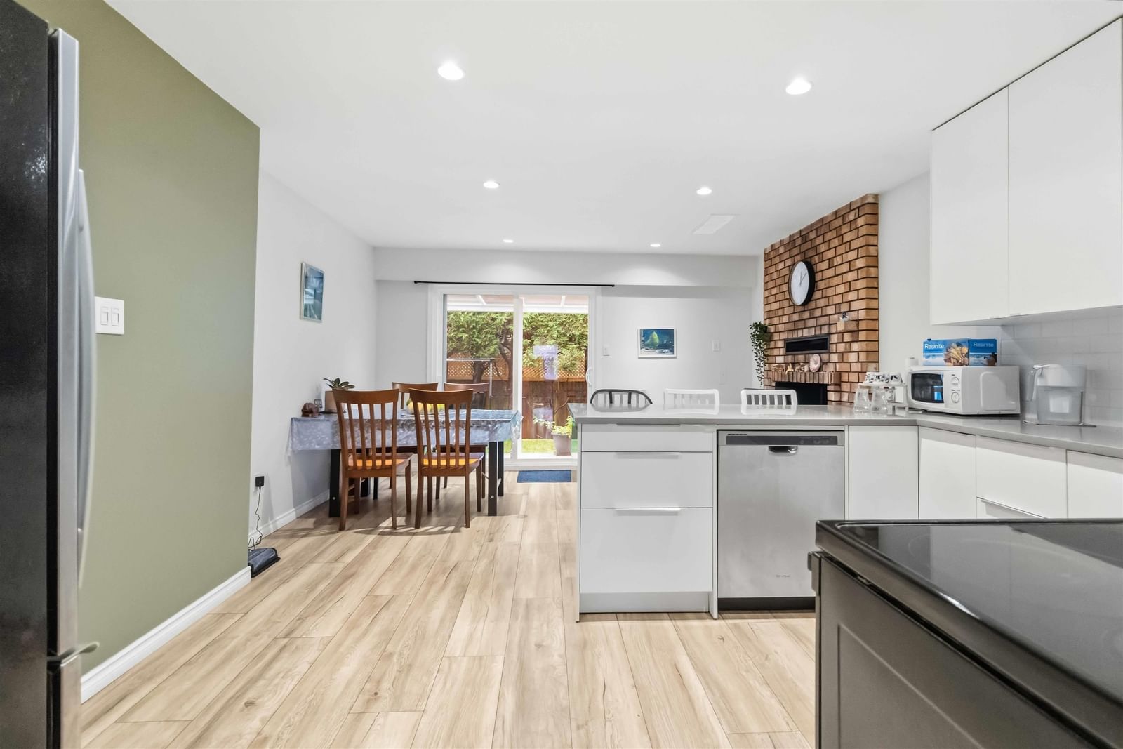 Listing Image 9