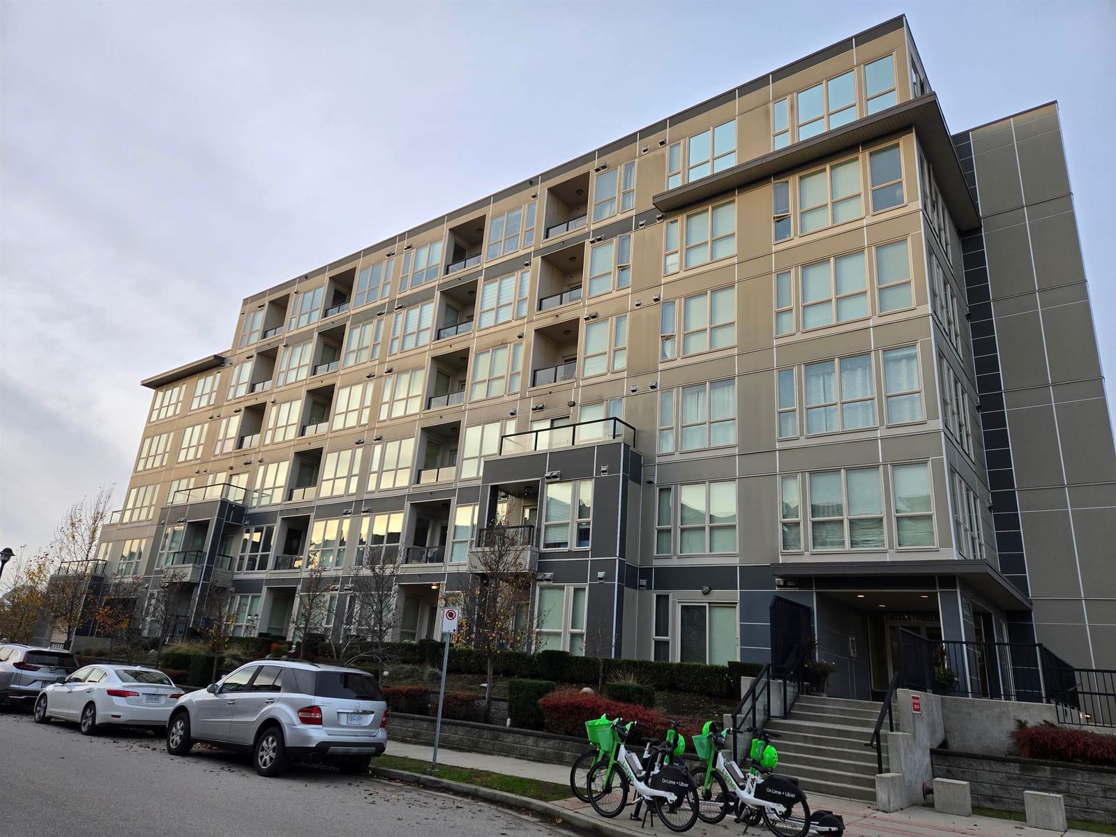 Listing Image 11