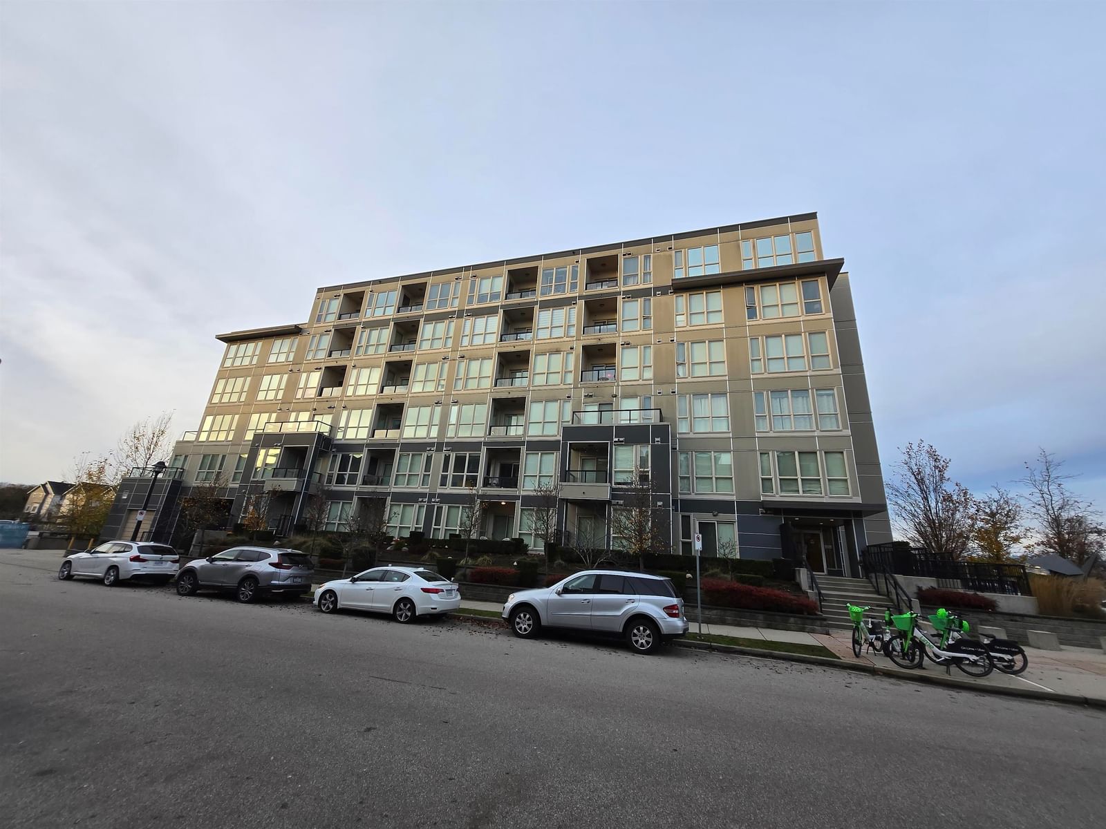 Listing Image 12