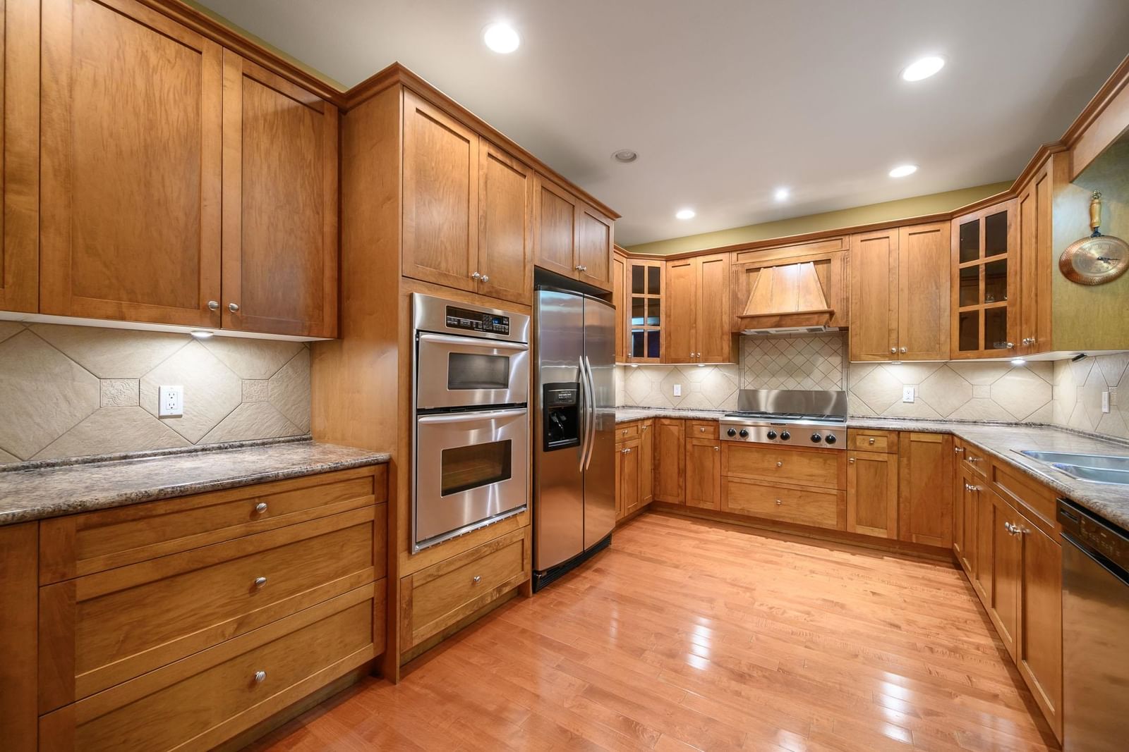 Listing Image 10