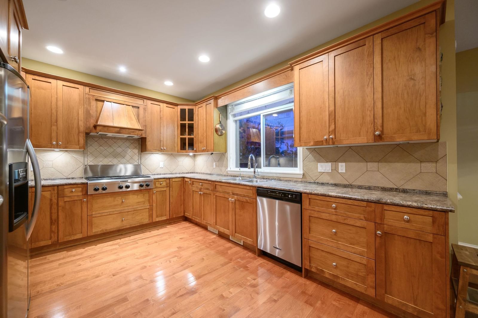 Listing Image 11