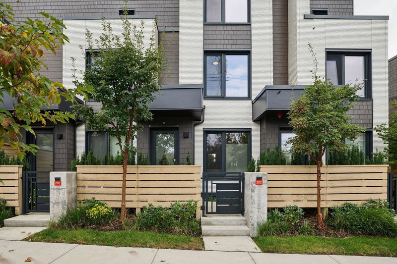 202 - 606 Foster Avenue, Coquitlam, V6J 0L5 | Image 2