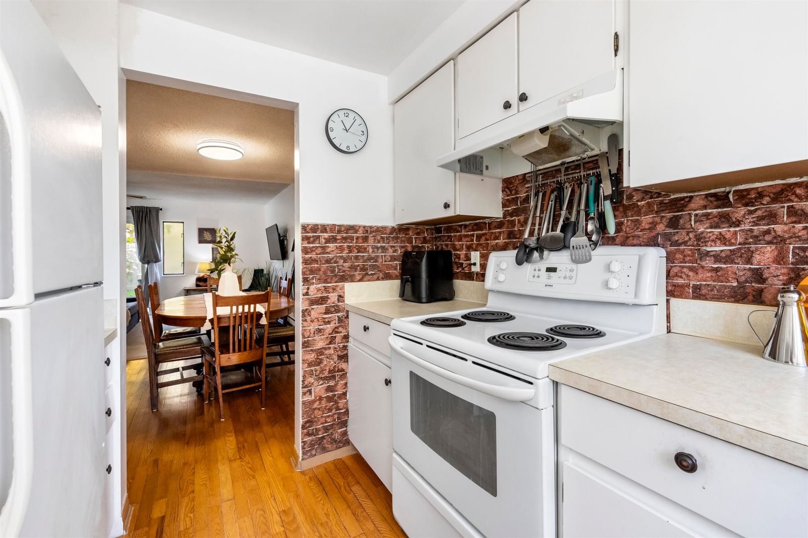 Listing Image 13