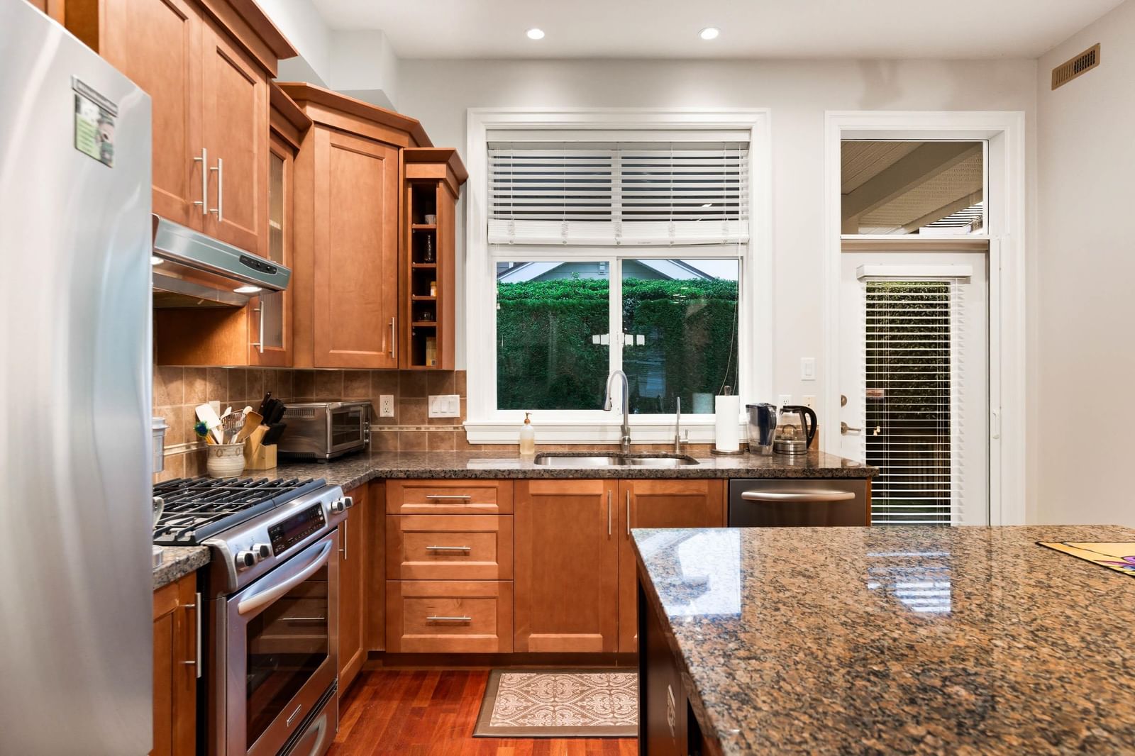 Listing Image 11