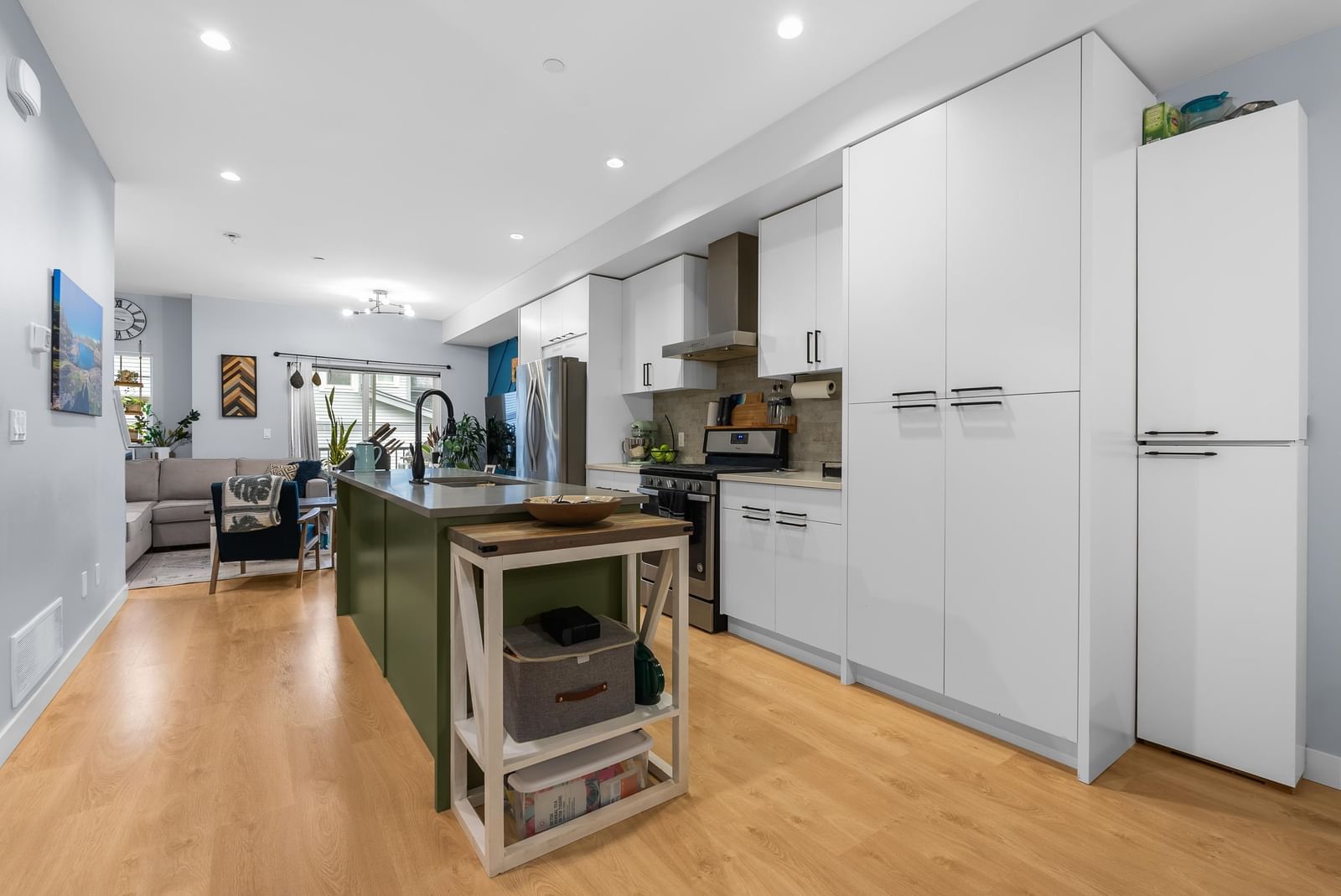 Listing Image 12