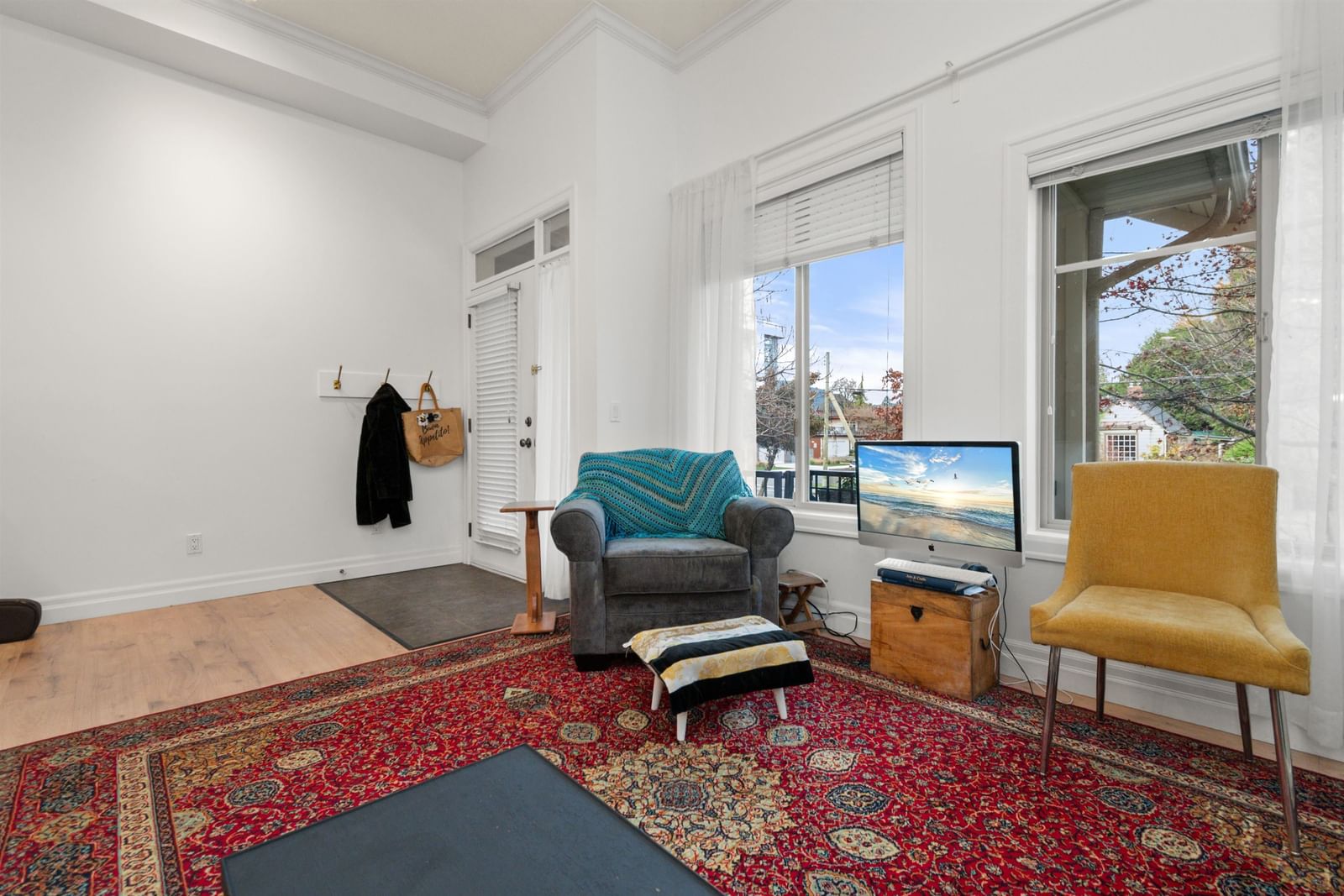Listing Image 4