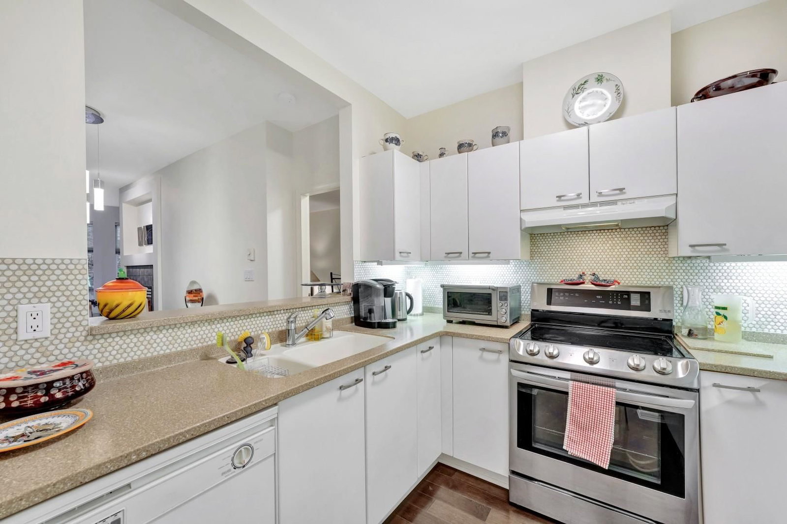 Listing Image 11