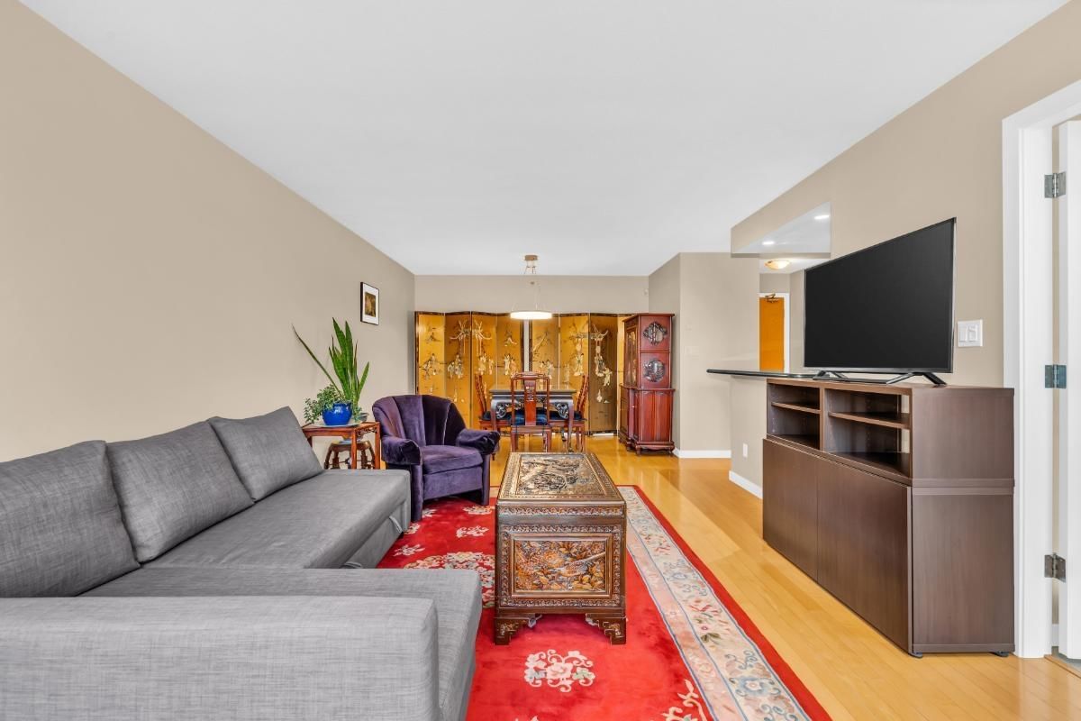 Listing Image 8