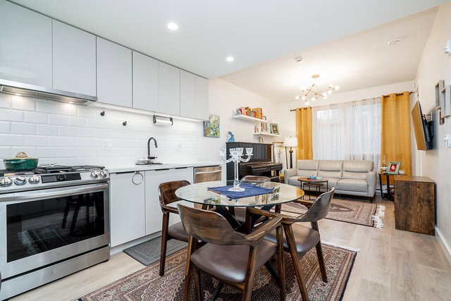 112 - 3038 St. George Street Street