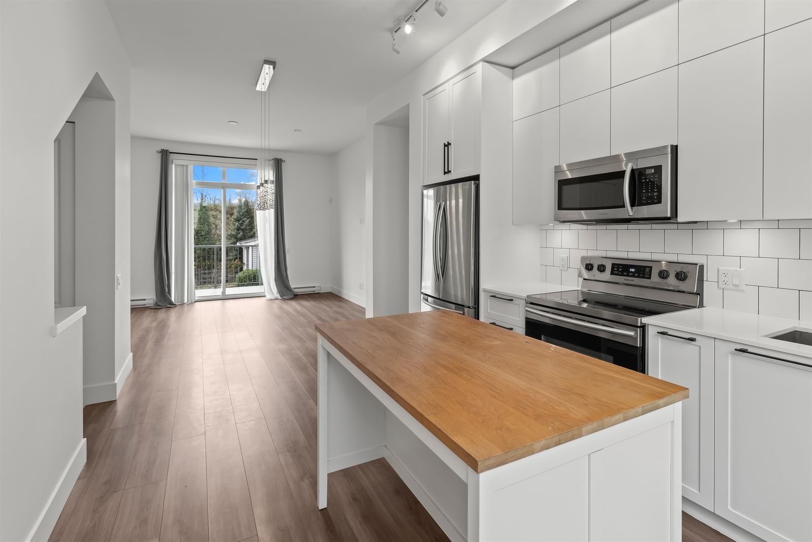Listing Image 10