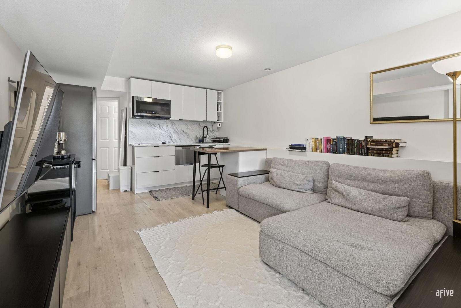 Listing Image 14