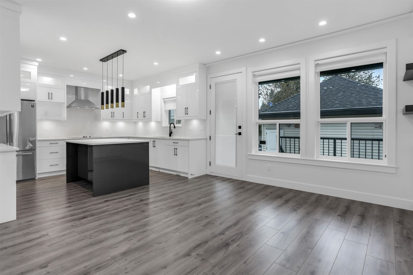 Listing Image 12