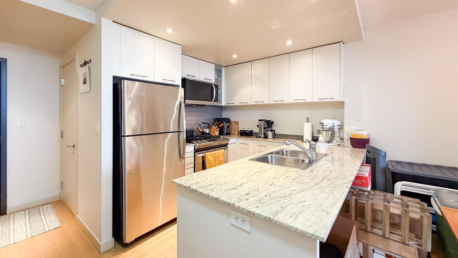 Listing Image 11