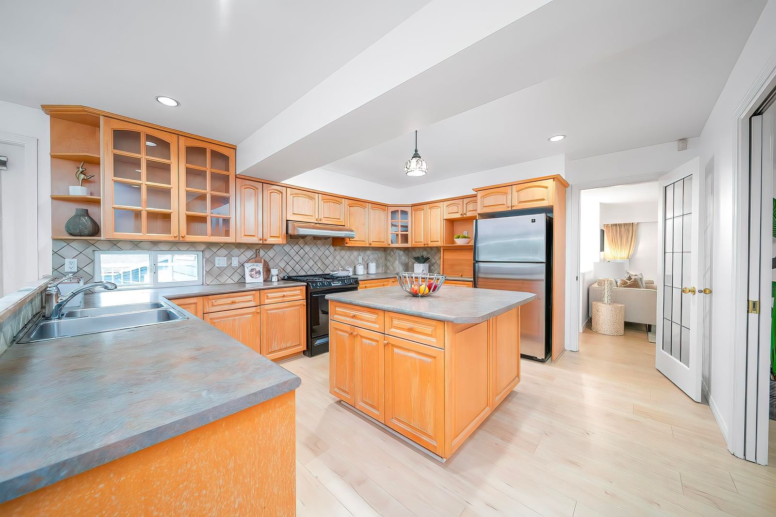 Listing Image 15