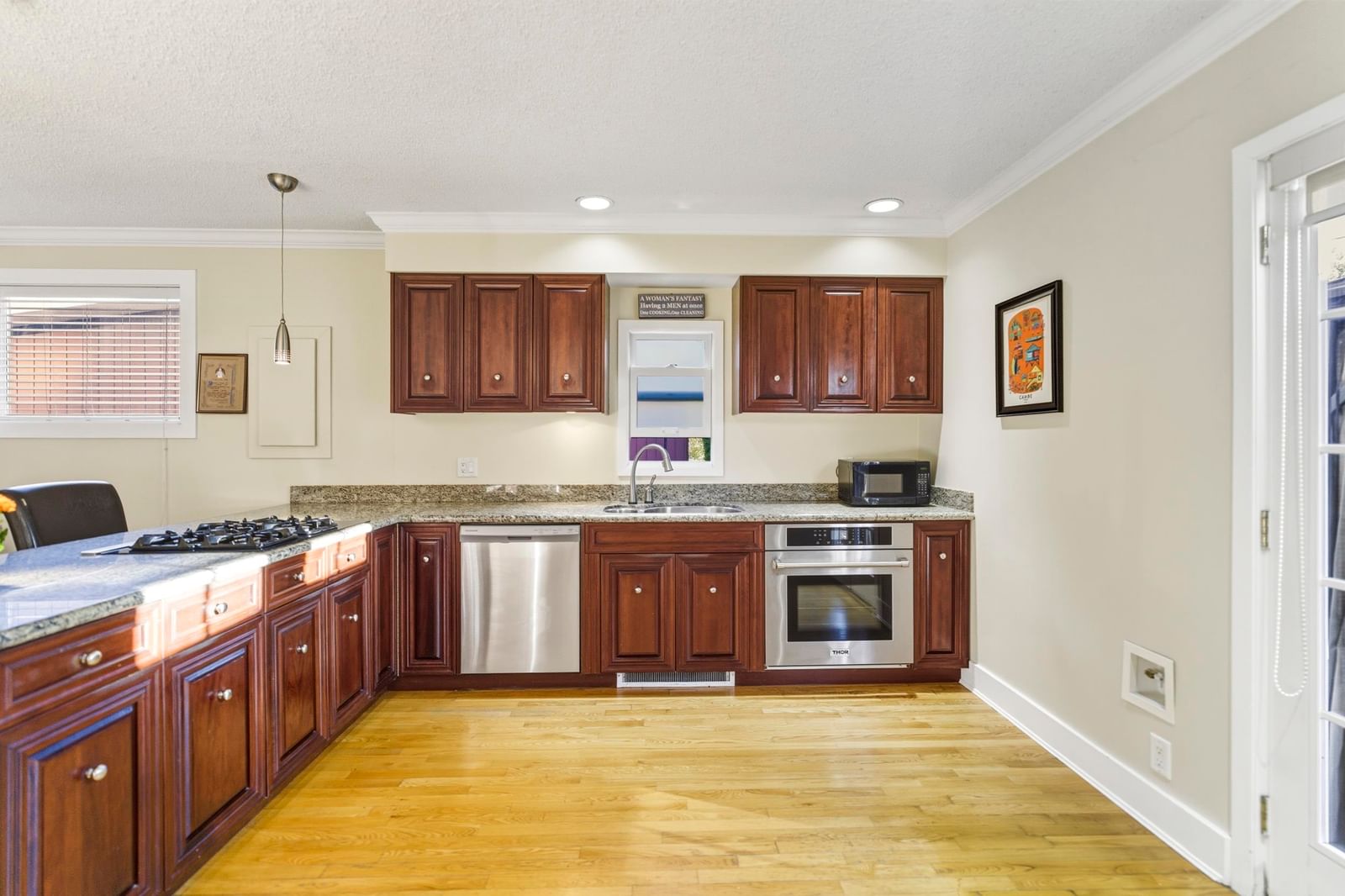 Listing Image 9