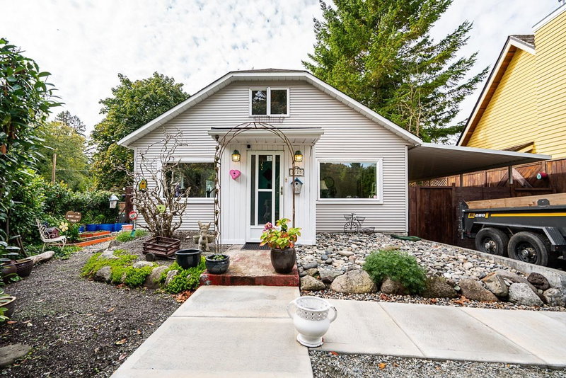 2725 Gordon Avenue, Surrey, V4A 3J2 | Image 2