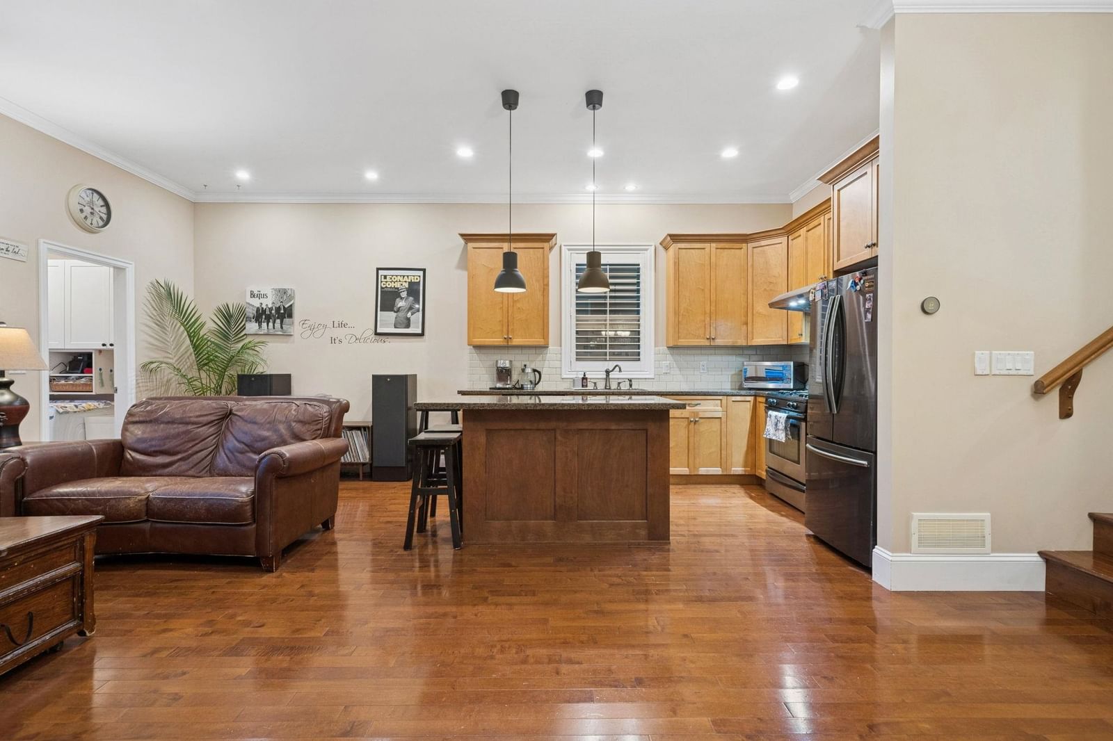 Listing Image 10