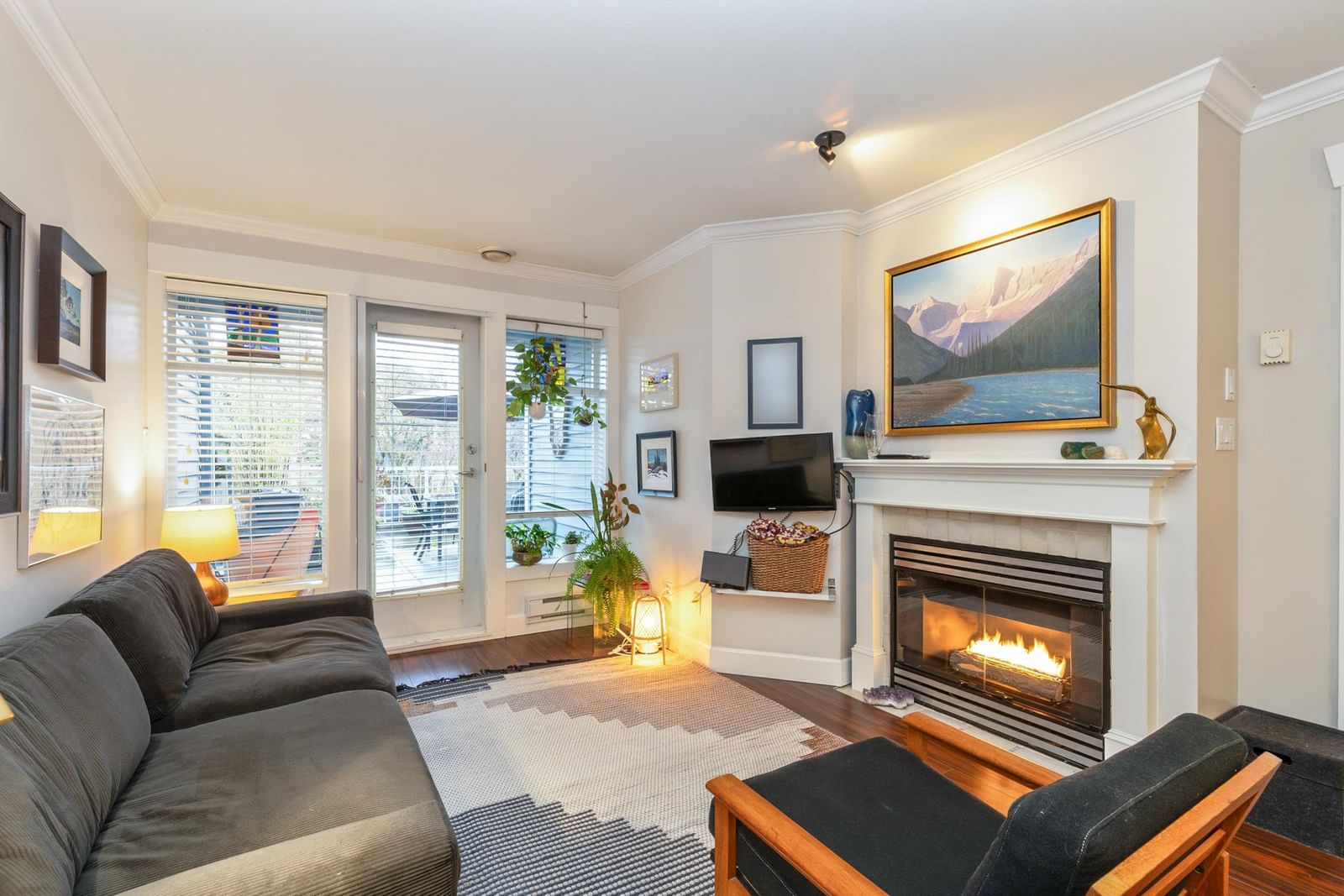 Listing Image 4