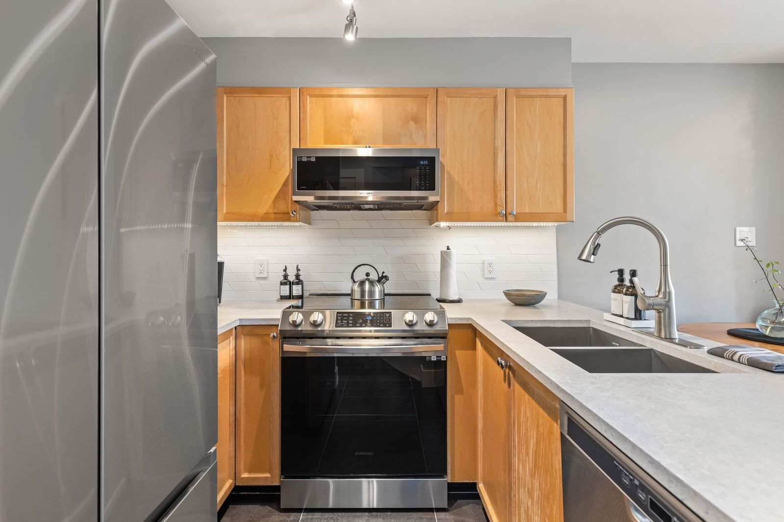 Listing Image 13