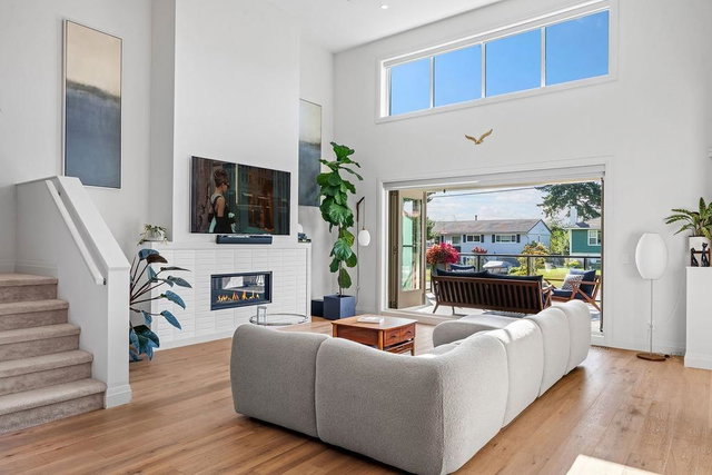 15541 Oxenham Avenue