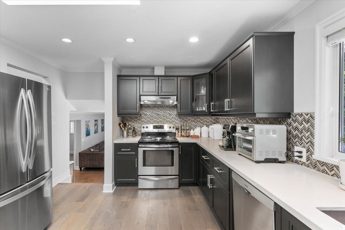 Listing Image 9