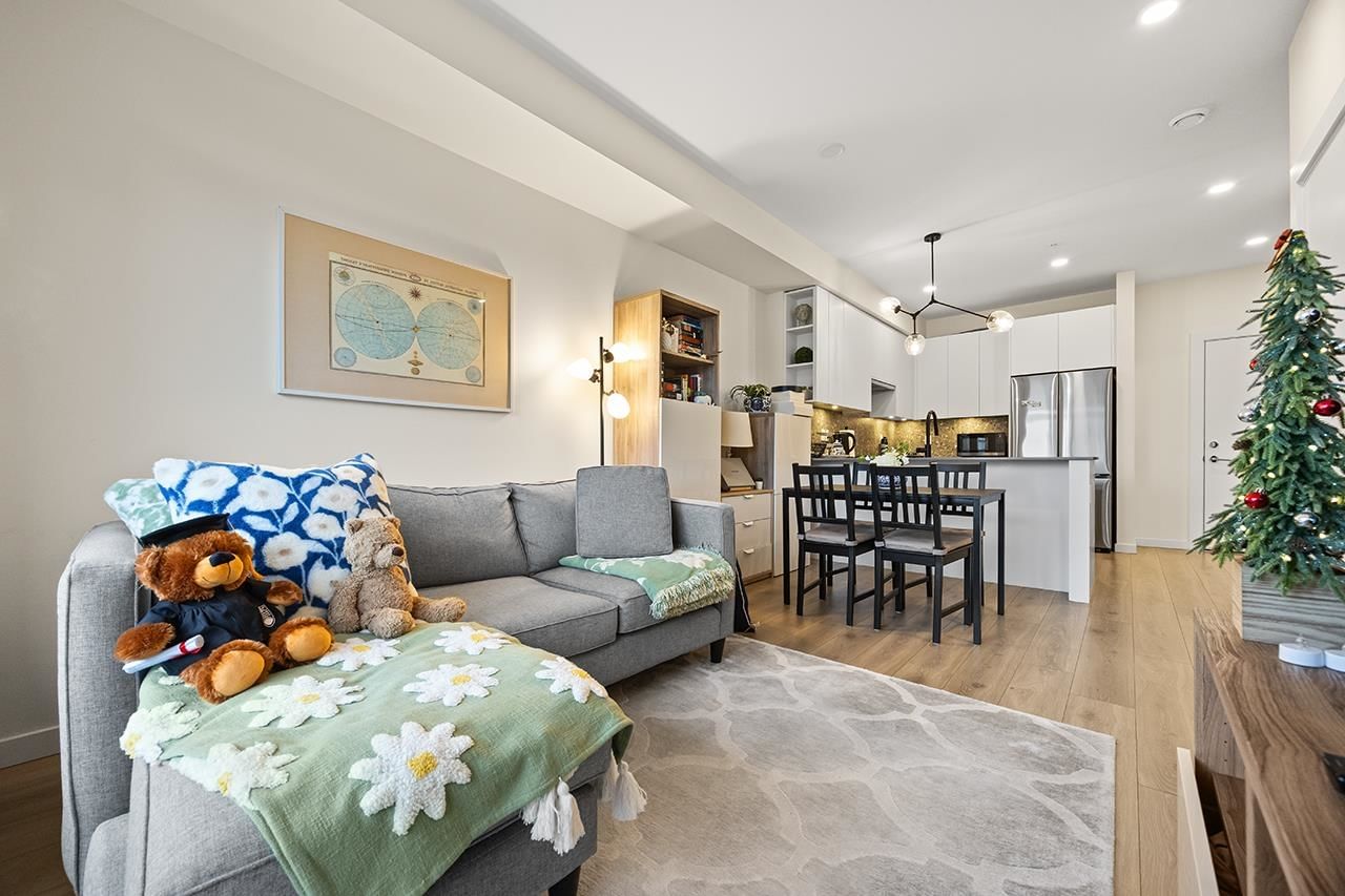 Listing Image 12