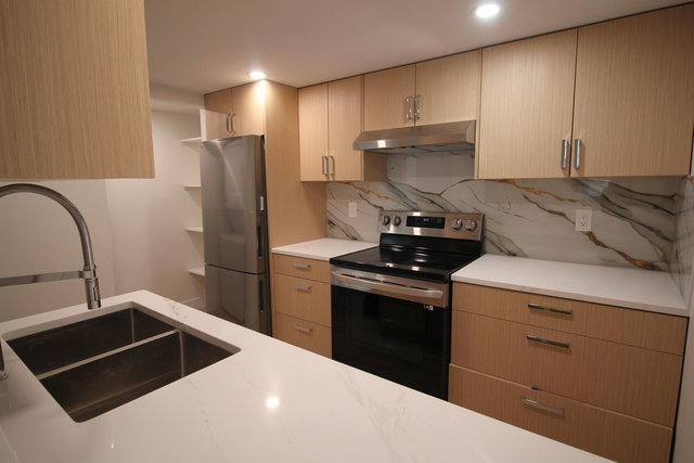 706 - 6595 Bonsor Avenue