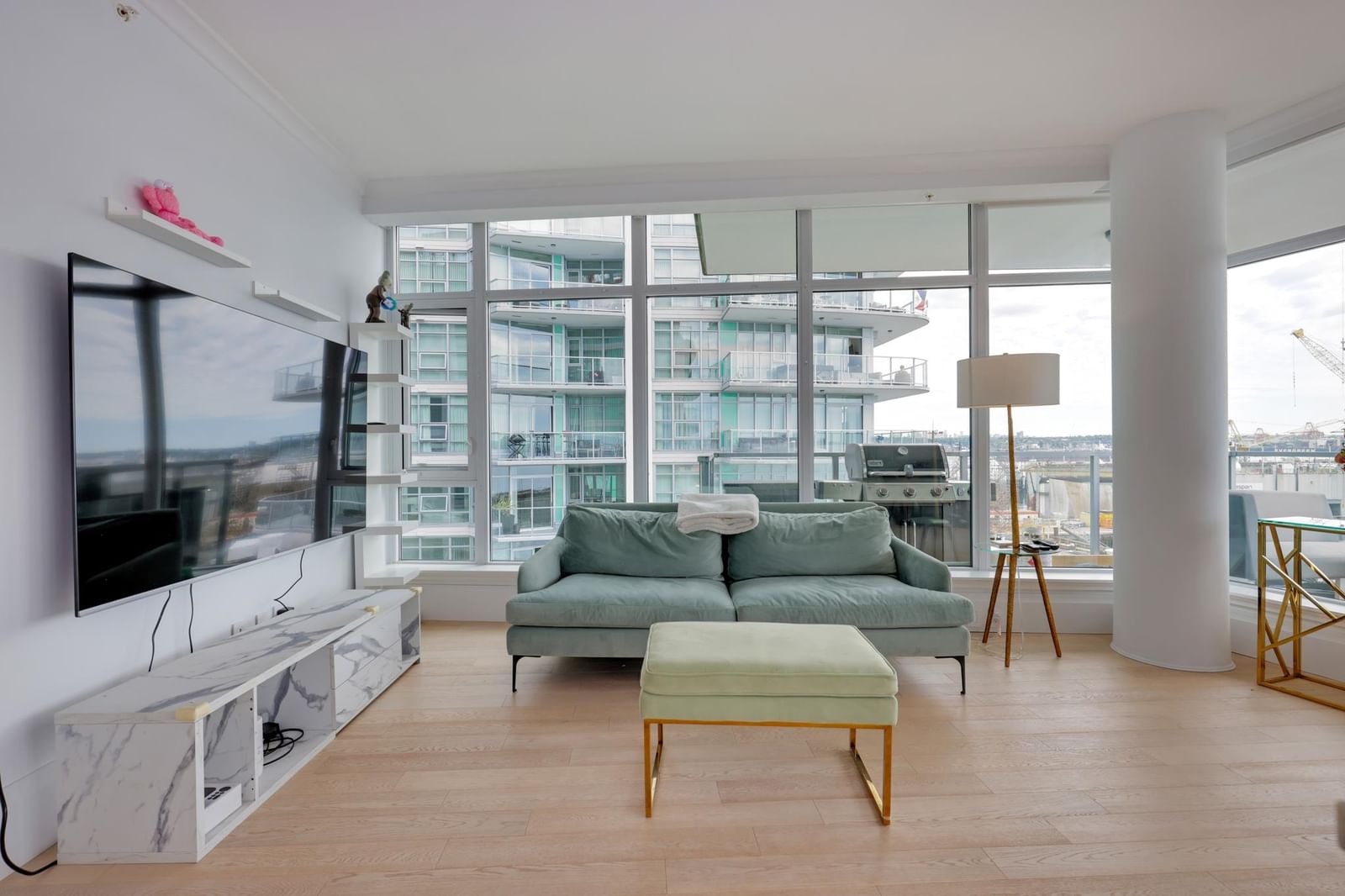 Listing Image 5