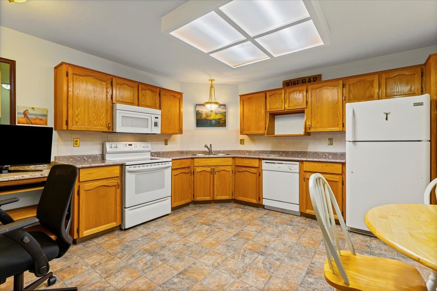 Listing Image 6