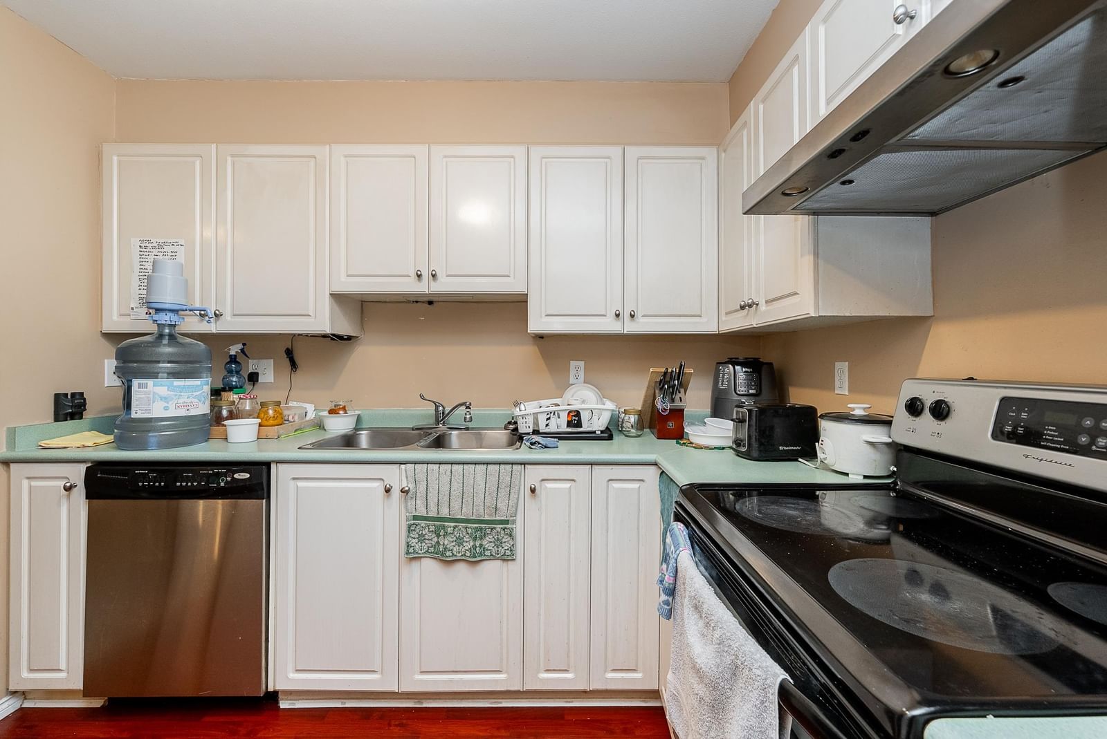 Listing Image 10