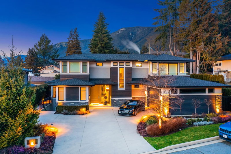 4090 Sunnycrest Drive, North Vancouver, V7R 3E5 | Image 3